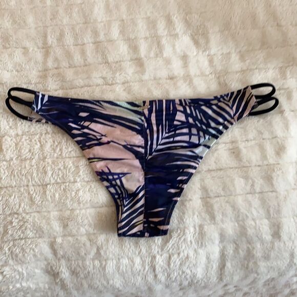 PINK bikini bottoms - Picture 2 of 3